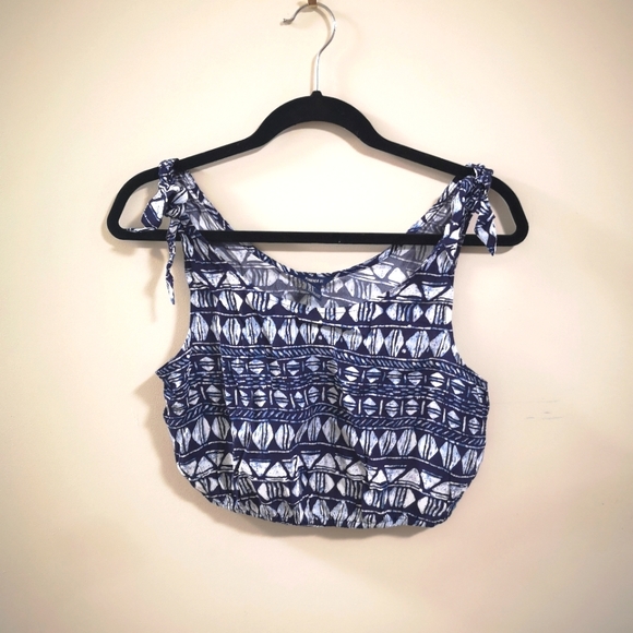 Forever 21 blue patterned crop top - Picture 1 of 3